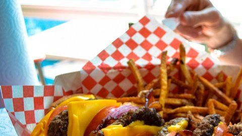 Es mejor no preguntar cuántas calorías puede tener una hamburguesa como esta.