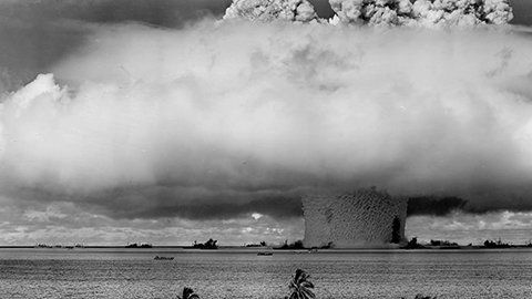 EEUU realizó una prueba nuclear en el atolón de Bikini el 25 de julio de 1946.