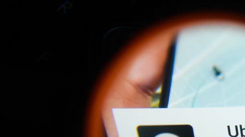 Si tienes poca batería o llueve donde estás, Uber podría ofrecerte precios más altos.