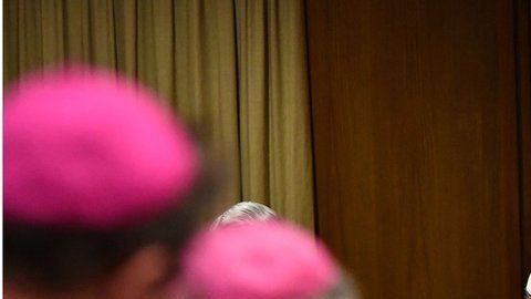 Muchas de las víctimas de abuso celebran la abolición del "secreto papal o pontificio".