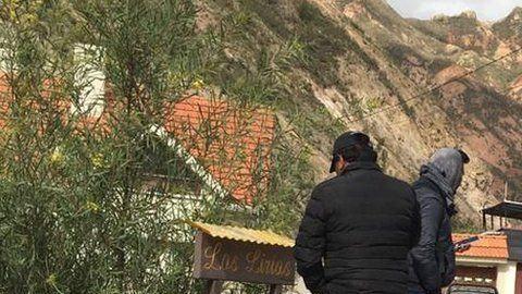 El gobierno Mexicano asegura que la presencia de agentes de seguridad y de inteligencia ante su embajada en La Paz ha aumentado.