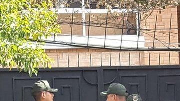 México denuncia que hay un "asedio" en la embajada de su país en Bolivia.