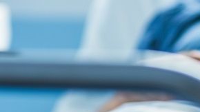 Estuvo a nada de que le apuntaran su miembro.