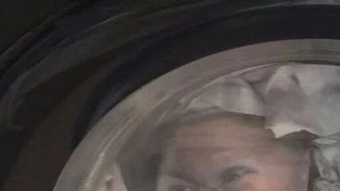 Parece que el bebé está en la lavadora.