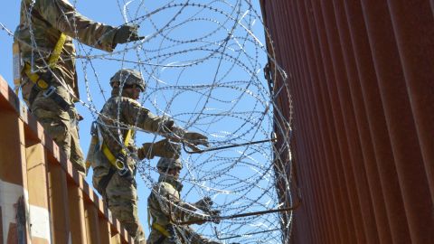 El Departamento de Defensa ha desplegado unidades en la frontera.