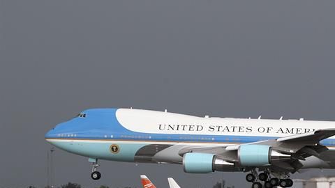 Histórico aterrizaje de Obama en 2016