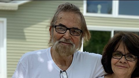 John Blanco tiene 73 años