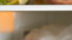 woman noticed foul smell of food from casserole