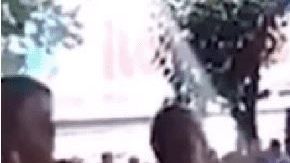 La hija encaró a su padre.