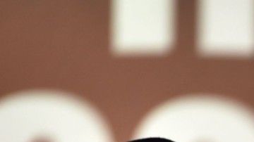 Al final de del video ambos boxeadores de dan un abrazo.