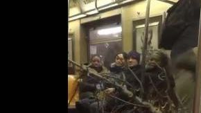 Algunos pasajeros tuvieron problemas para entrar y salir del tren,