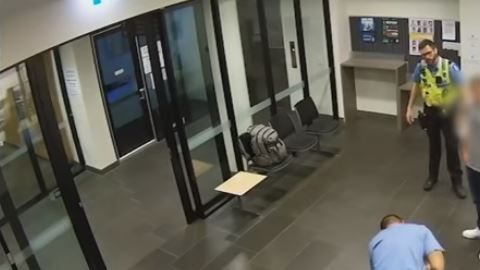 El bebé se había atragantado con un pequeño juguete.