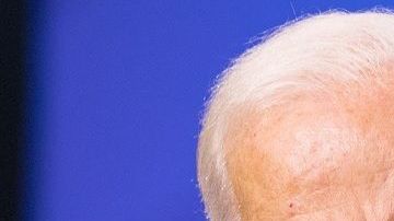 El ex vice presidente Joe Biden y los senadores Bernie Sanders y Elizabeth Warren.