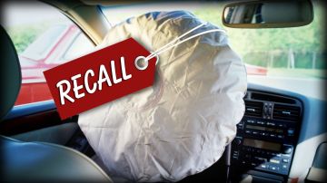 la NHTSA estima que hasta 41,6 millones de vehículos en total han sido retirados del mercado en los Estados Unidos debido a bolsas de aire Takata defectuosas.