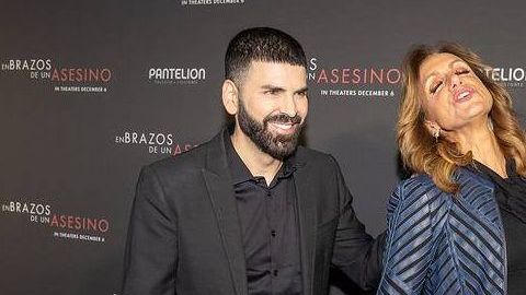 Jomari Goyso junto a Lili Estefan y William Levy.