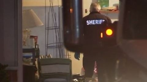 La investigación comenzó luego de que el domingo pasado vecinos descubrieron el cuerpo de una mujer.