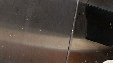 La mujer sufrió quemaduras en el cuello y hombro.