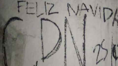 Cártel del Noreste ataca a policías municipales, quema autos y deja pintas como regalo navideño