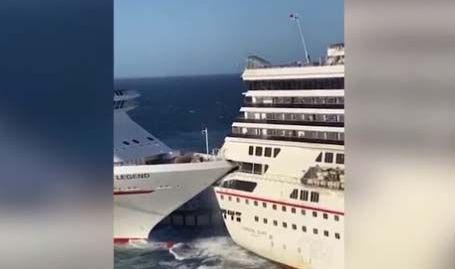 El Carnival Glory  impactó el Carnival Legend este viernes.