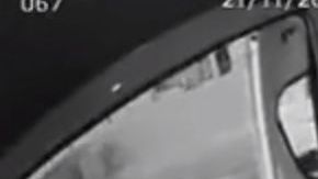 El pasajero quedó tirado en el transporte público.