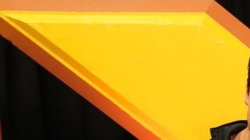 Ángel Garza y Zaide Lozano acompañados de su amigo, el legendario luchador Triple H.