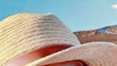 Carlos Vela, Romeo y Saioa Cañibano durante un viaje a Hawái