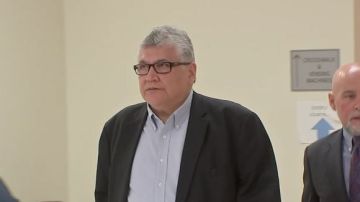 El ex padre, Manuel La Rosa-López, acusado de asalto sexual.
