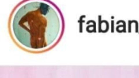 En redes sociales se difundió una pintura de un hombre desnudo con una máscara del Santo