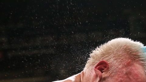 Chávez recibe castigo de Jacobs. La pelea duró 5 rounds.