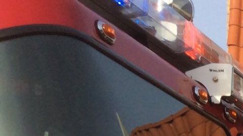 Bomberos y rescatistas frente al edificio incendiado en Las Vegas.