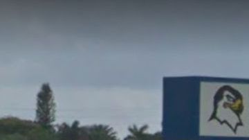 La escuela Falcon Cove.