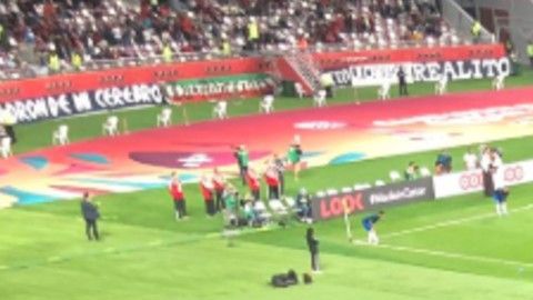 Franco Escamilla hizo su trabajo y publicó unas fotos apoyando a los Reds con una playera de la Máquina.