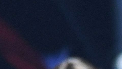 La Miss Universo 2018 Catriona Gray corona a Zozibini Tunzi de Sudáfrica.