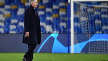 Napoli's Italian head coach Carlo Ancelotti goes to congratulate his players at the end of the UEFA Champions League Group E football match Napoli vs Genk on December 10, 2019 at the San Paolo stadium in Naples. (Photo by Tiziana FABI / AFP) (Photo by TIZIANA FABI/AFP via Getty Images)