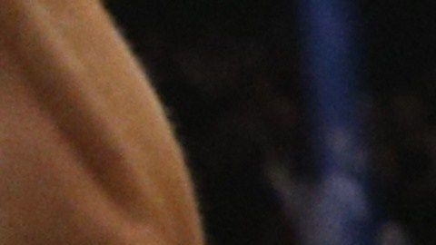 Floyd Mayweather reaccionó de manera peculiar cuando tuvo que firmar una imagen donde aparecía al lado del Pac-Man.