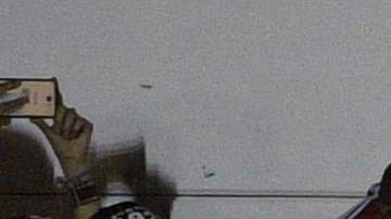 En un enlace previo a la final entre América de Cali y Junior de Barranquilla, al reportero le sacaron del bolsillo trasero su celular.