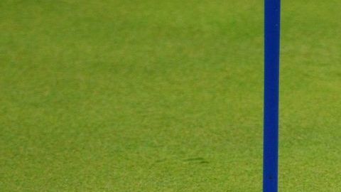 La depresión del terreno cerca del hoyo siete del campo de golf reveló un secreto.