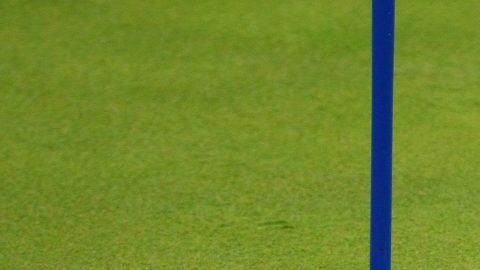 La depresión del terreno cerca del hoyo siete del campo de golf reveló un secreto.