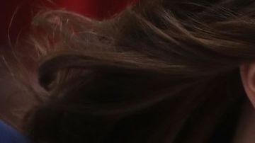 Kate Middleton con su hijo menor en brazos.