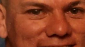 Felipe Gallegos se dedicaba a colgar adornos navideños.