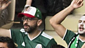 Los aficionados mexicanos viajan por millares para apoyar a su selección.