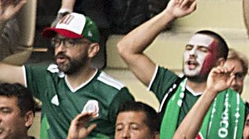 Los aficionados mexicanos viajan por millares para apoyar a su selección.