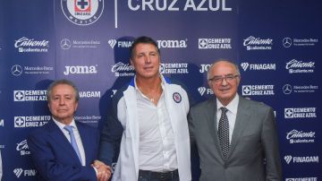 Cruz Azul contrató a Robert Dante Siboldi como DT y no a Antonio Mohamed.