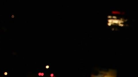 Antonio Alonso muestra la foto de su hija a quien encontró en la cárcel de Reynosa, en juicio sin traductor.