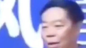 Chen cuando cayó en el escenario.