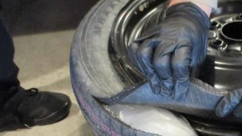 Hasta en la llanta de refacción iba la metanfetamina.