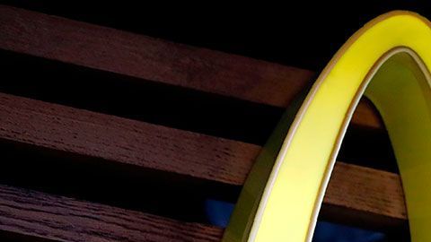 Un diseñador gráfico le dijo a los ejecutivos de la compañía que la 'M' tenía un significado freudiano.