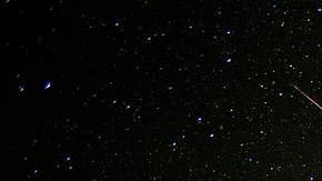 Los meteoritos parecen estrellas que caen.
