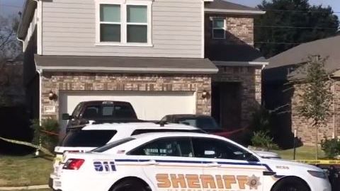 Oficiales respondieron a reportes de una posible muerte de un menor.