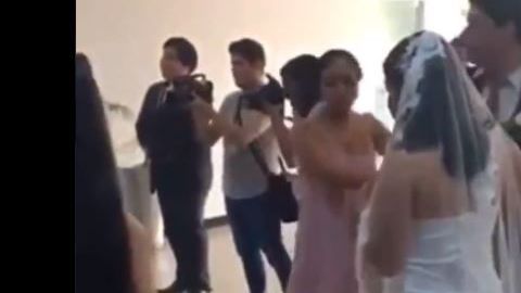 La despechada le soltó varios golpes a la novia.